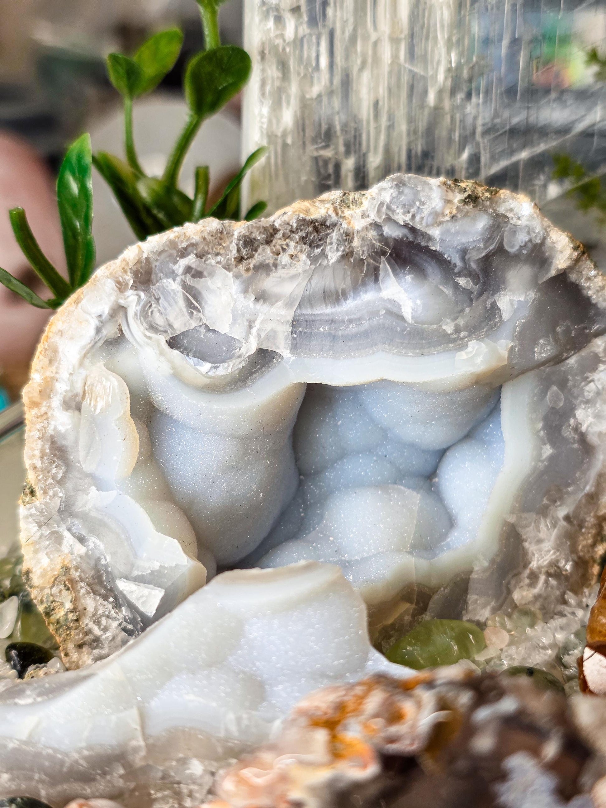 Large Spinning Crystal Garden Kit, 3kg Clear Quartz & Prehnite Chips, Blue Lace Agate Druzy and Pink Amethyst, 9" Rotating Mineral Display