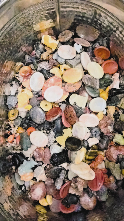 Spooky Scoops: Deluxe 1-Cup Halloween Crystal Mystery Box
