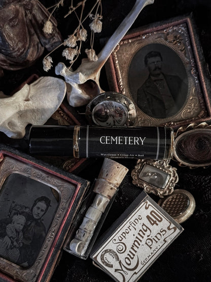 Cemetery (Dragon’S Blood Incense, Earth) Seance Rollerball Oil Perfume